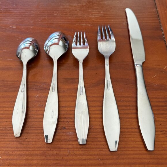 Oneida Comet Stainless Flatware Set 5 Pieces - Picture 2 of 2